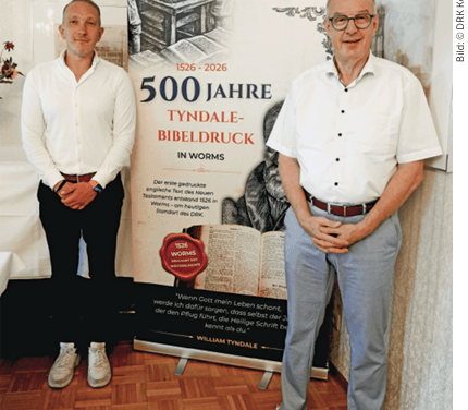 Als Luther und Tyndale in die Eulenburg zurückkehrten Eine besondere Jubiläumsveranstaltung erinnerte an den Druck des englischen Neuen Testaments vor 500 Jahren