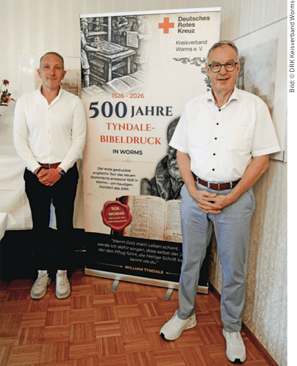 Als Luther und Tyndale in die Eulenburg zurückkehrten Eine besondere Jubiläumsveranstaltung erinnerte an den Druck des englischen Neuen Testaments vor 500 Jahren